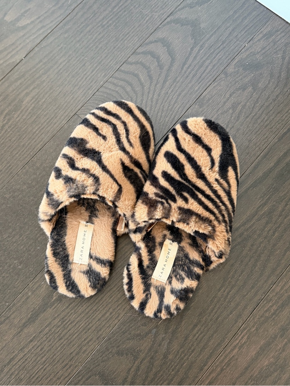 Zara Tiger-Print Faux Fur Slip-On Slippers in Tan and Black